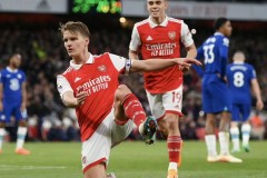 樊振东发文，配图是在英超现场，东哥又当足球迷，少年感满满